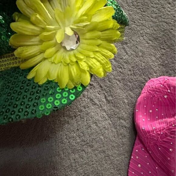 Adult Fun Sparkly Hats Perfect for Dress up/Halloween/ Plays/Events - Picture 2 of 4